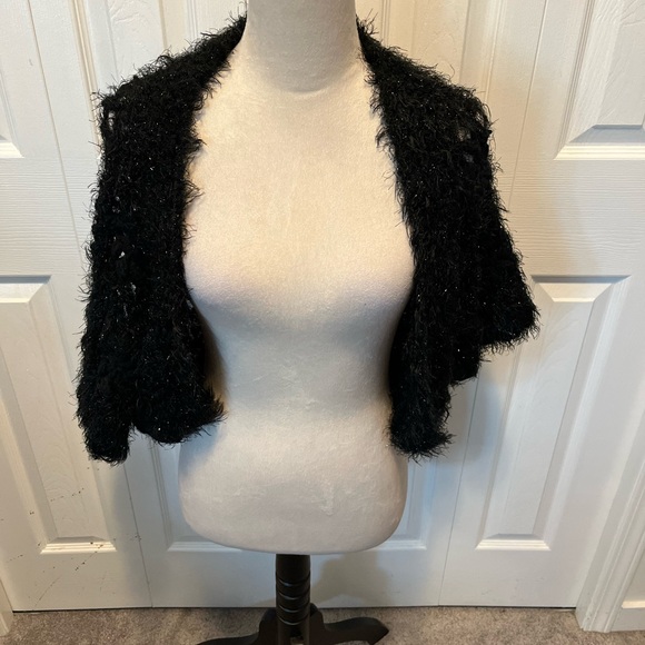 Umgee size M/L shrug - Picture 3 of 14